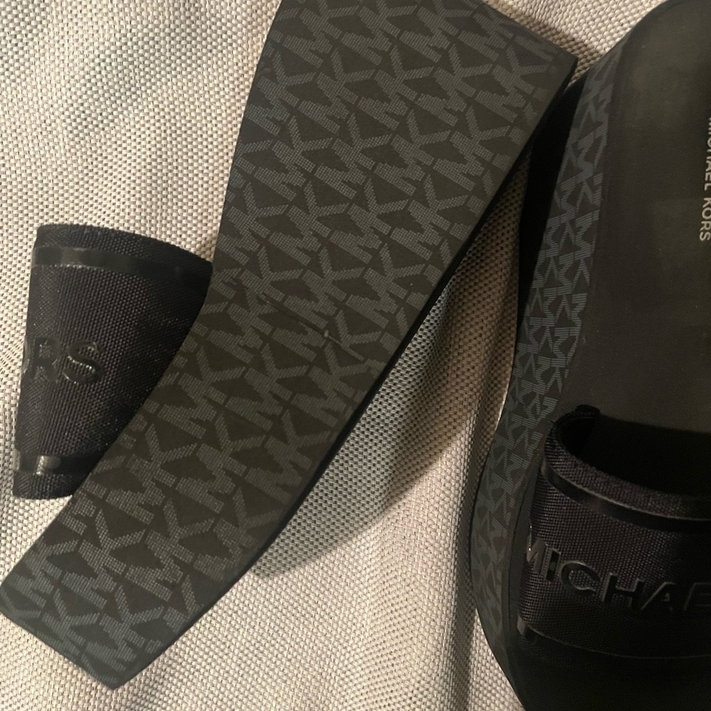 Michael kors wedges 😊